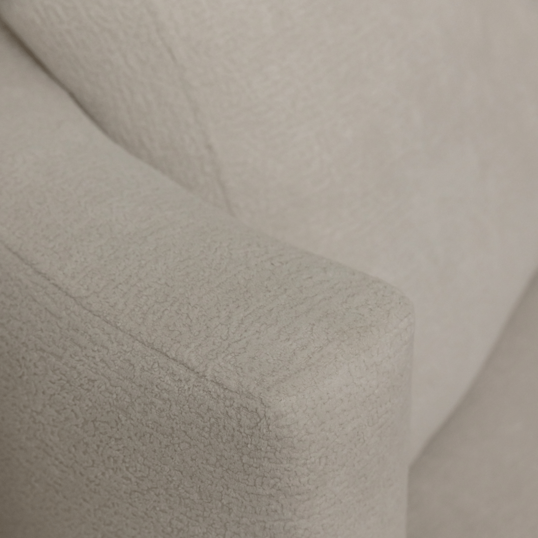 RAFFA | כורסא מרופדת מעוצבת בסגנון נורדי מעוגל