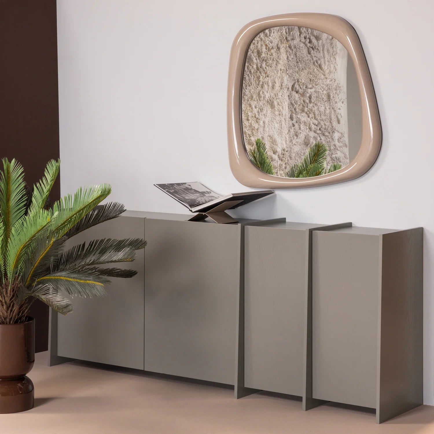 ENOM | מעמד לספרים ממתכת, מגיע בשני גוונים