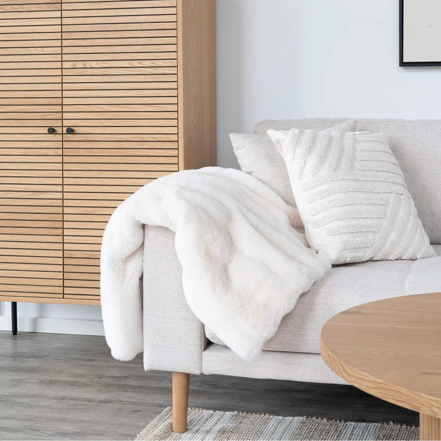 DINO | 'כרית דקורטיבית מבד אריג בגוון בז - KUALA