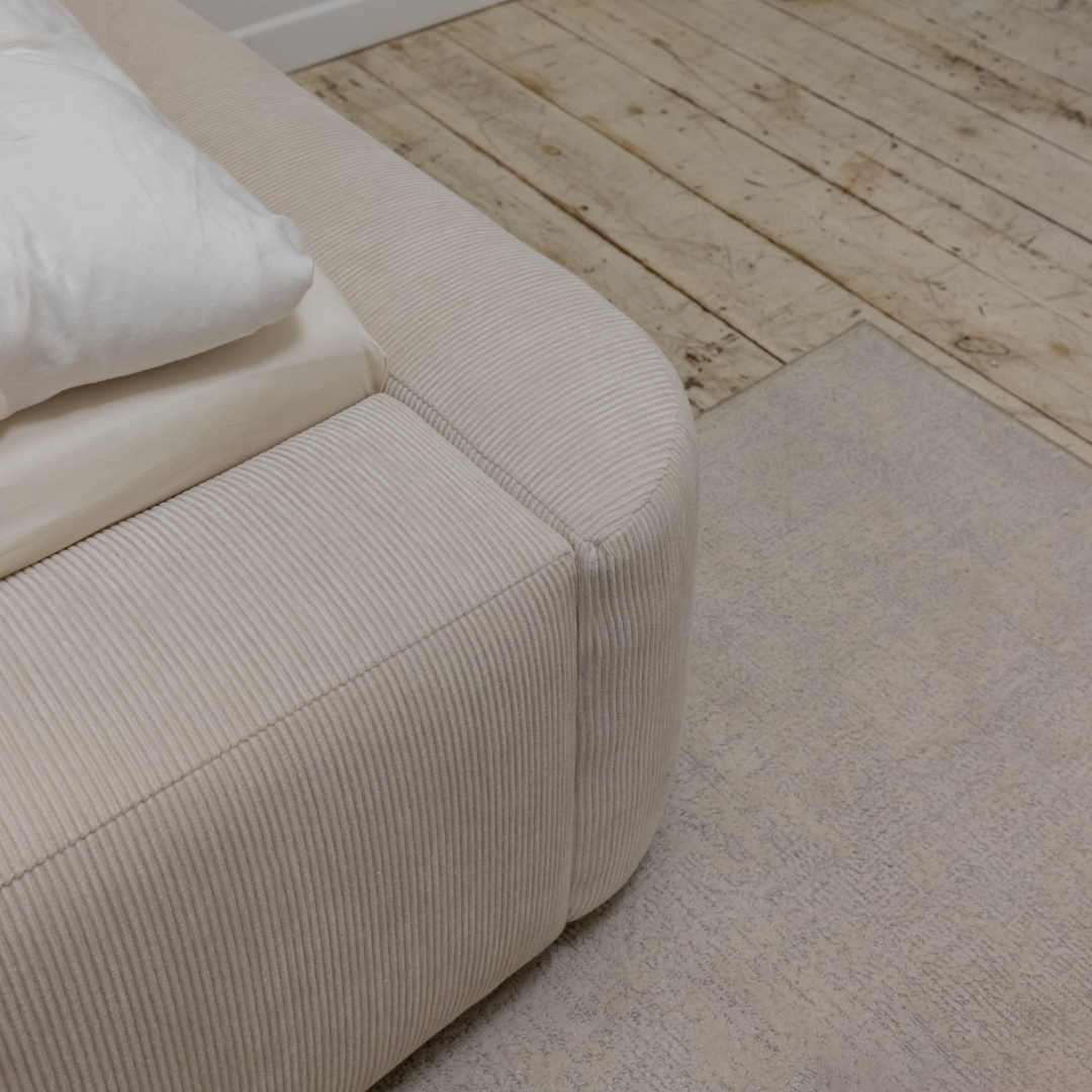 REKU | מיטת ילדים מרופדת בעיצוב מודרני