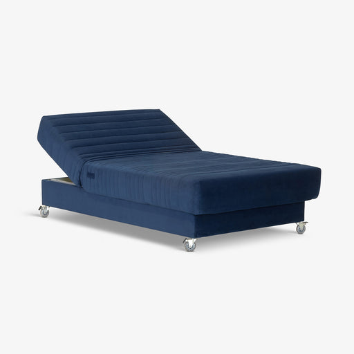 מעבר לעמוד מוצר LUTHEN | מיטה וחצי מתכווננת חשמלית בגוון כחול כהה, עם רגלי גלגלים