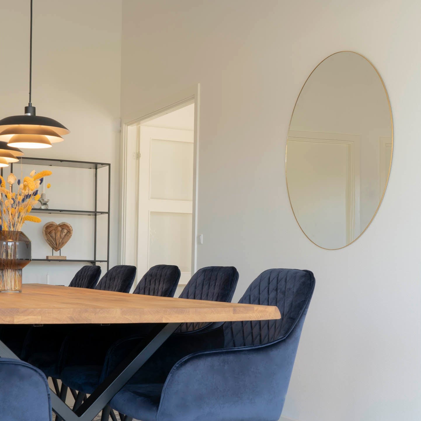 NECHU | מראת תליה עגולה ממתכת בגוון בראס