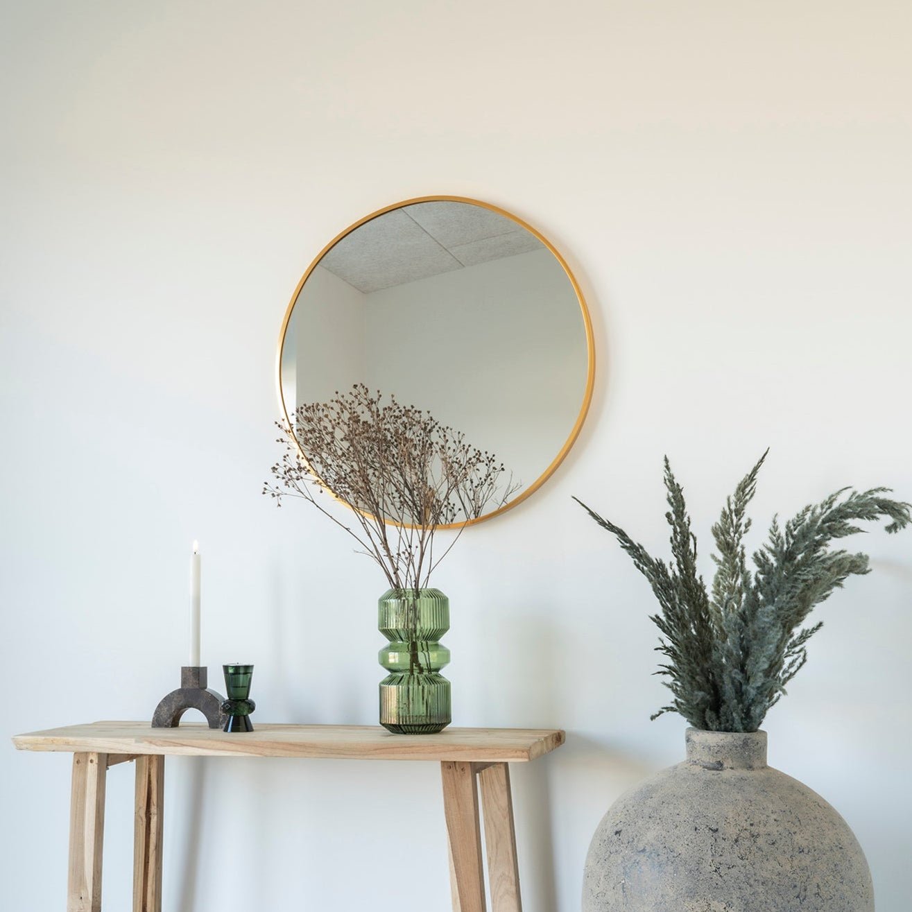 ZUME | מראת תליה עגולה מאלומיניום בגוון בראס