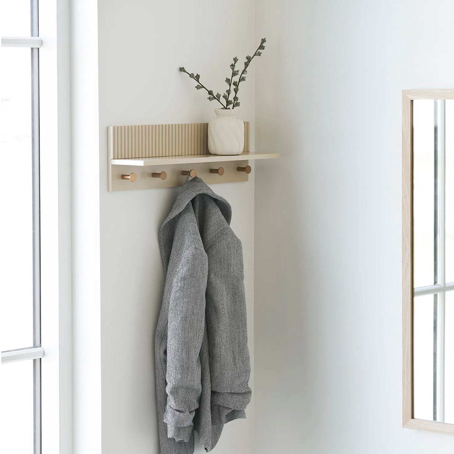 CLENA |  מדף קיר מעץ, עם ווים לתלייה - KUALA