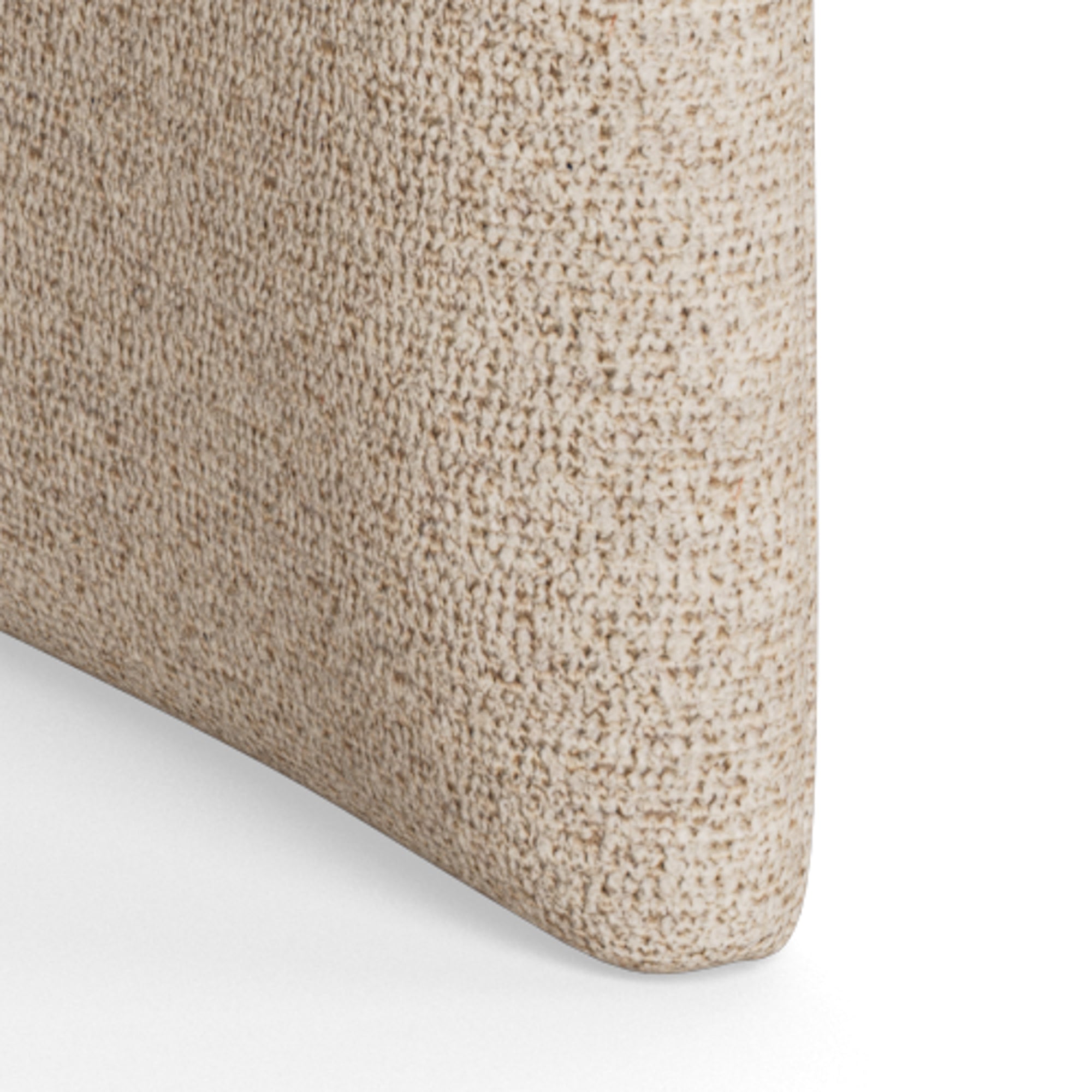 BRICKO | כיסא מרופד בבד בוקלה עם משענות יד - KUALA