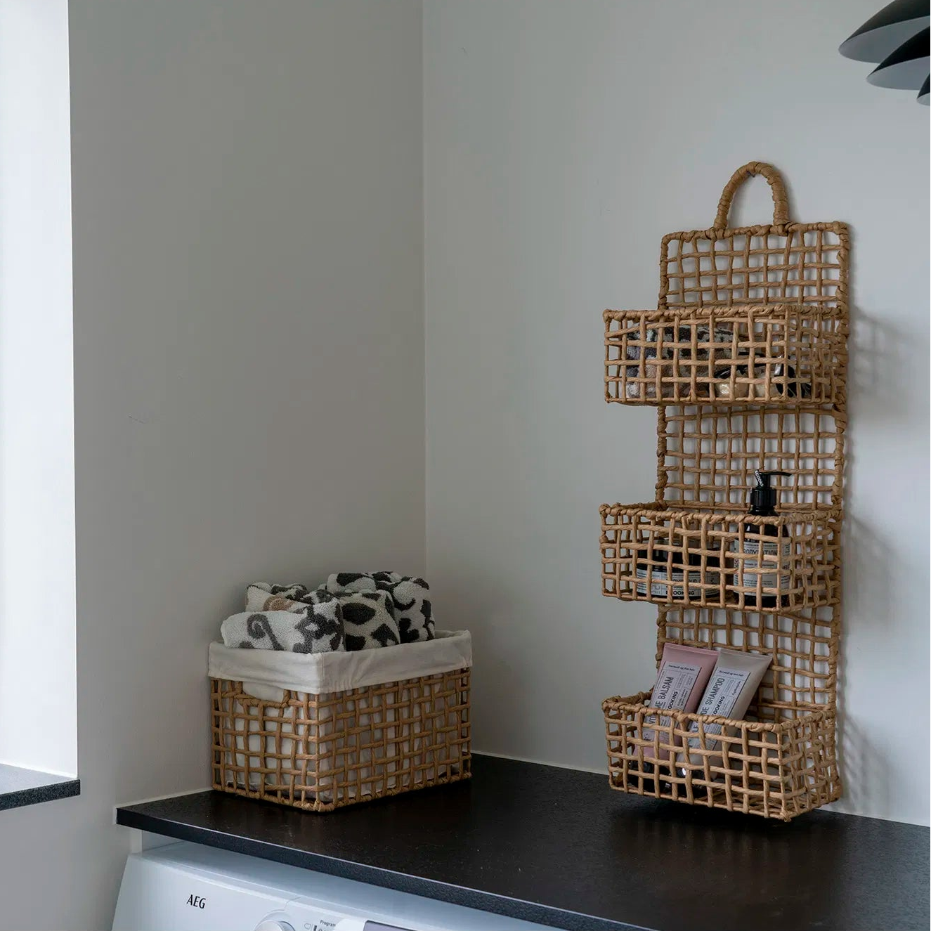 CORA |  יחידת אחסון תלויה מדמוי ראטן, עם סלסלות - KUALA