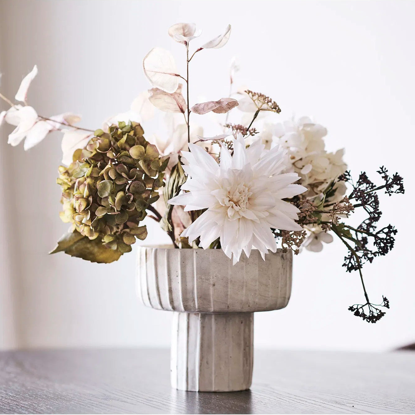 ARCT | 'אגרטל מבטון בגוון בז - KUALA