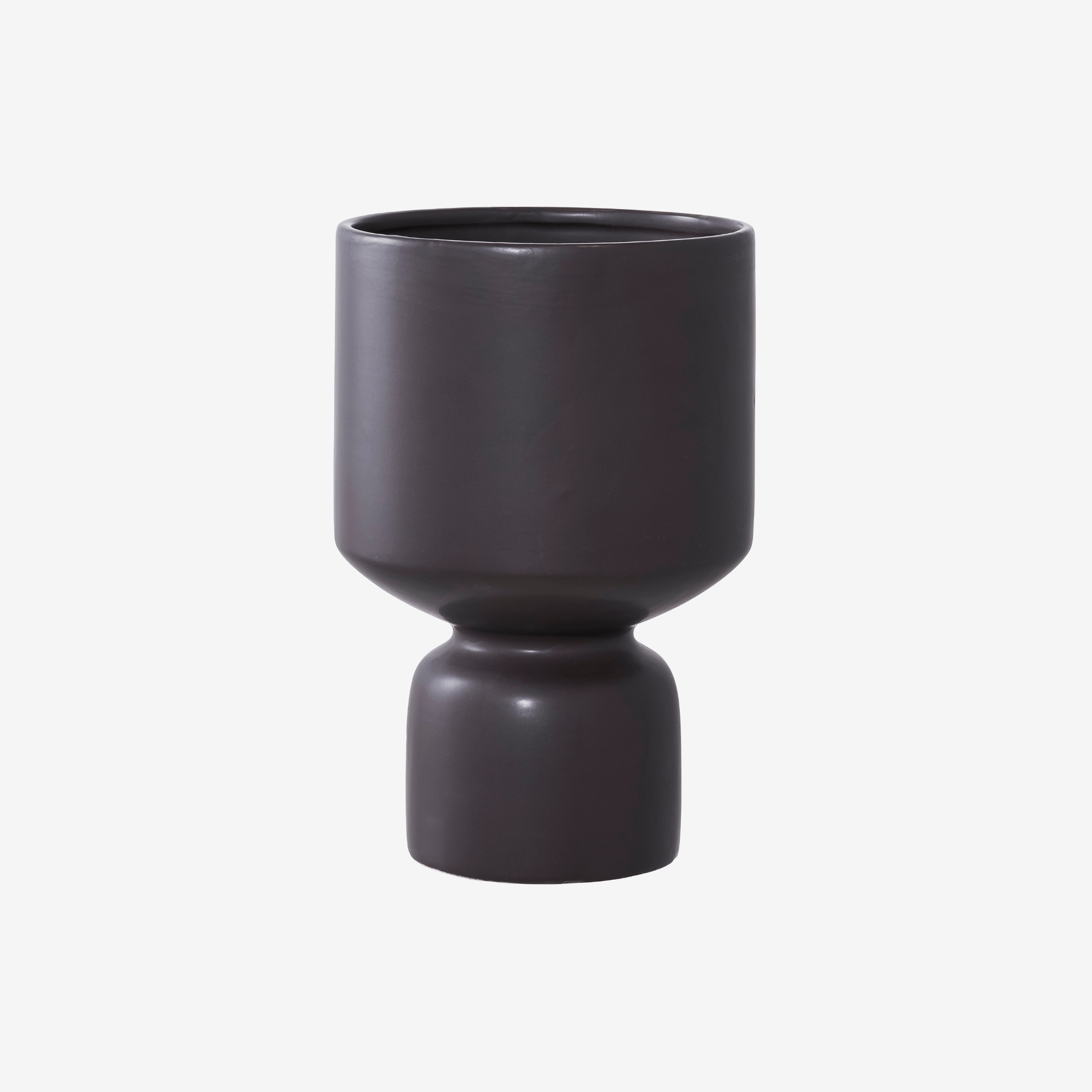 KUTA | עציץ מעוצב מקרמיקה בגוון שחור