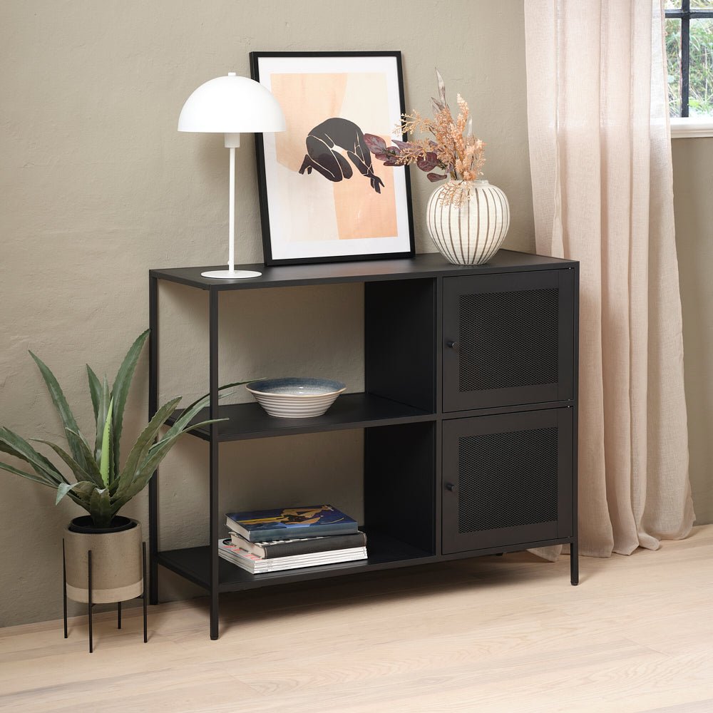 JEZEBEL | שידת אחסון ממתכת, עם מדפים פתוחים וסגורים