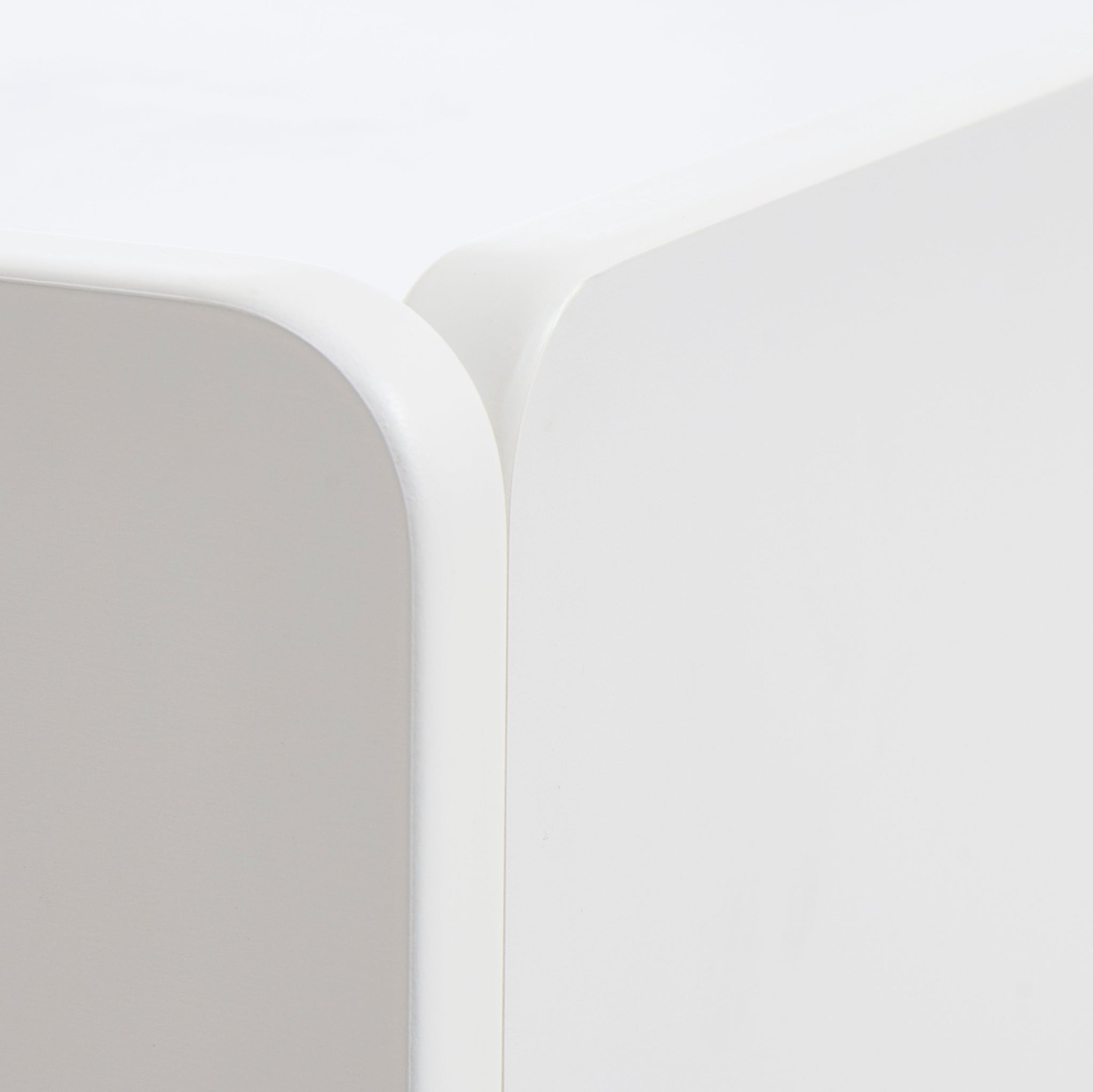 ZUNATI | מזנון נורדי מעץ ומתכת, עם מדפים סגורים