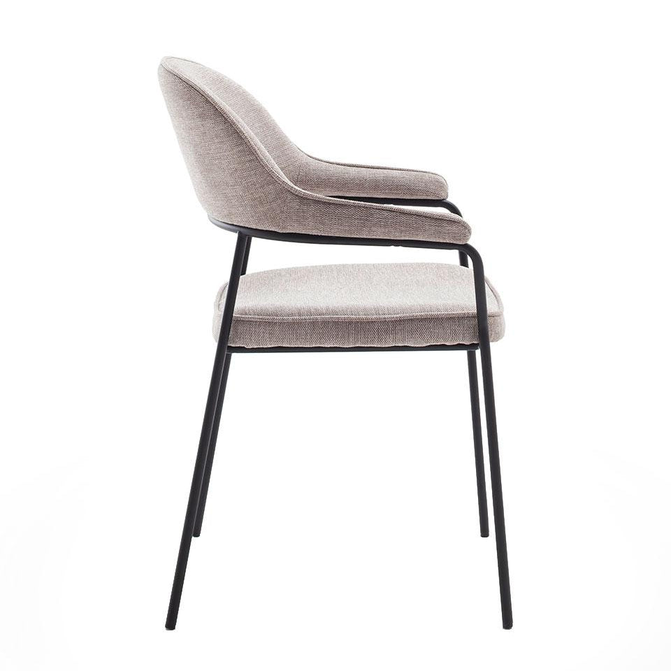 MUSUTO | כיסא מודרני מרופד עם משענת מעוגלת