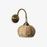 RUYATO | מנורת קיר ממתכת בשילוב ראטן