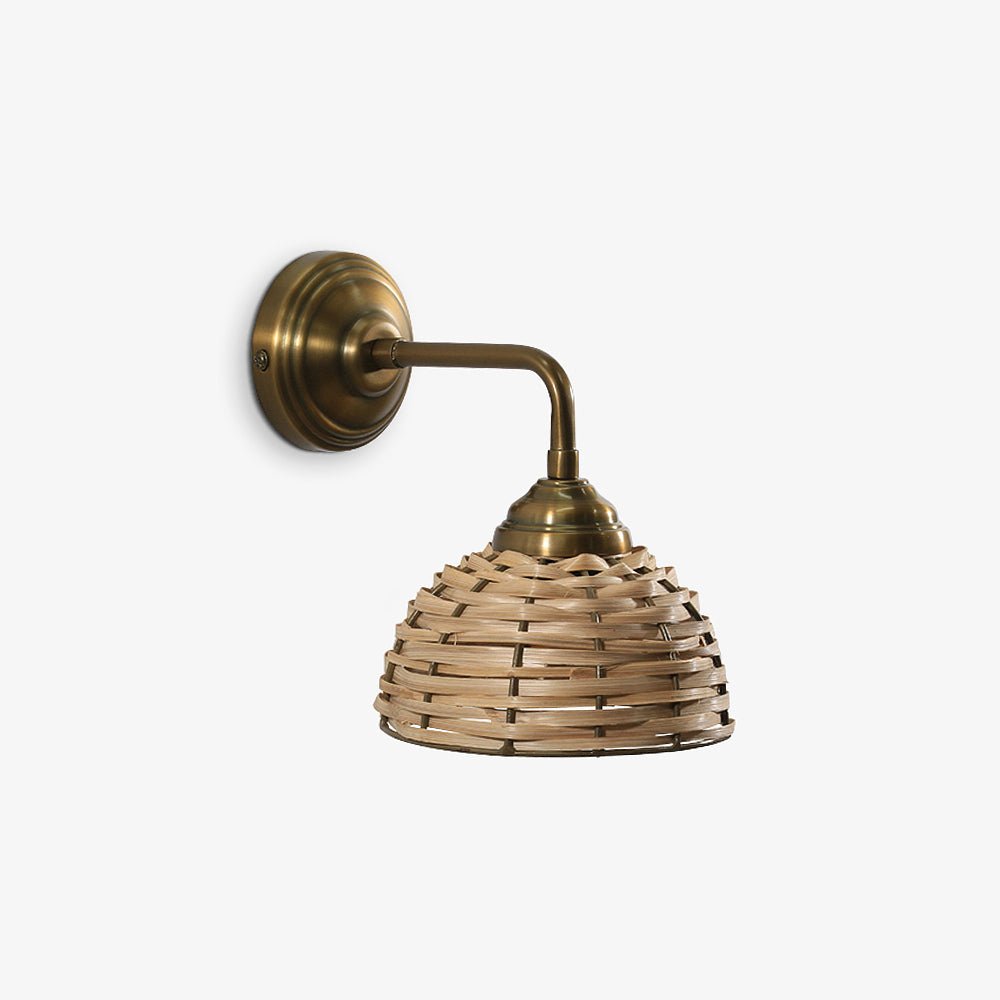 KOZA | מנורת קיר ממתכת בשילוב ראטן