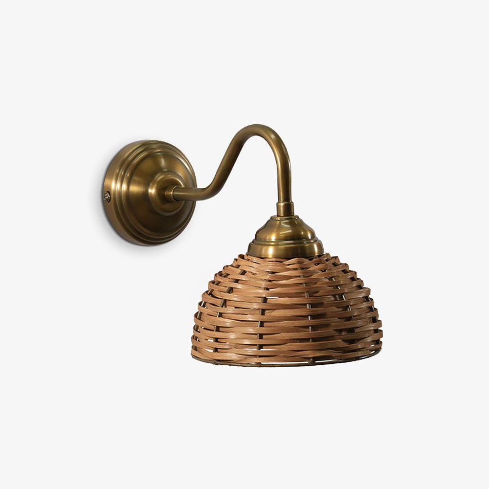 NOYI | מנורת קיר ממתכת בשילוב ראטן