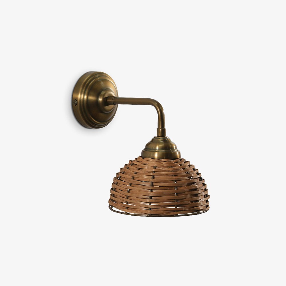 KOZA | מנורת קיר ממתכת בשילוב ראטן