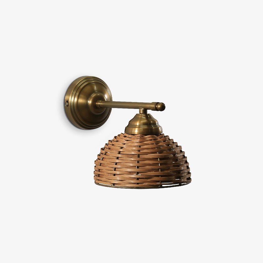 YITASA | מנורת קיר ממתכת בשילוב ראטן