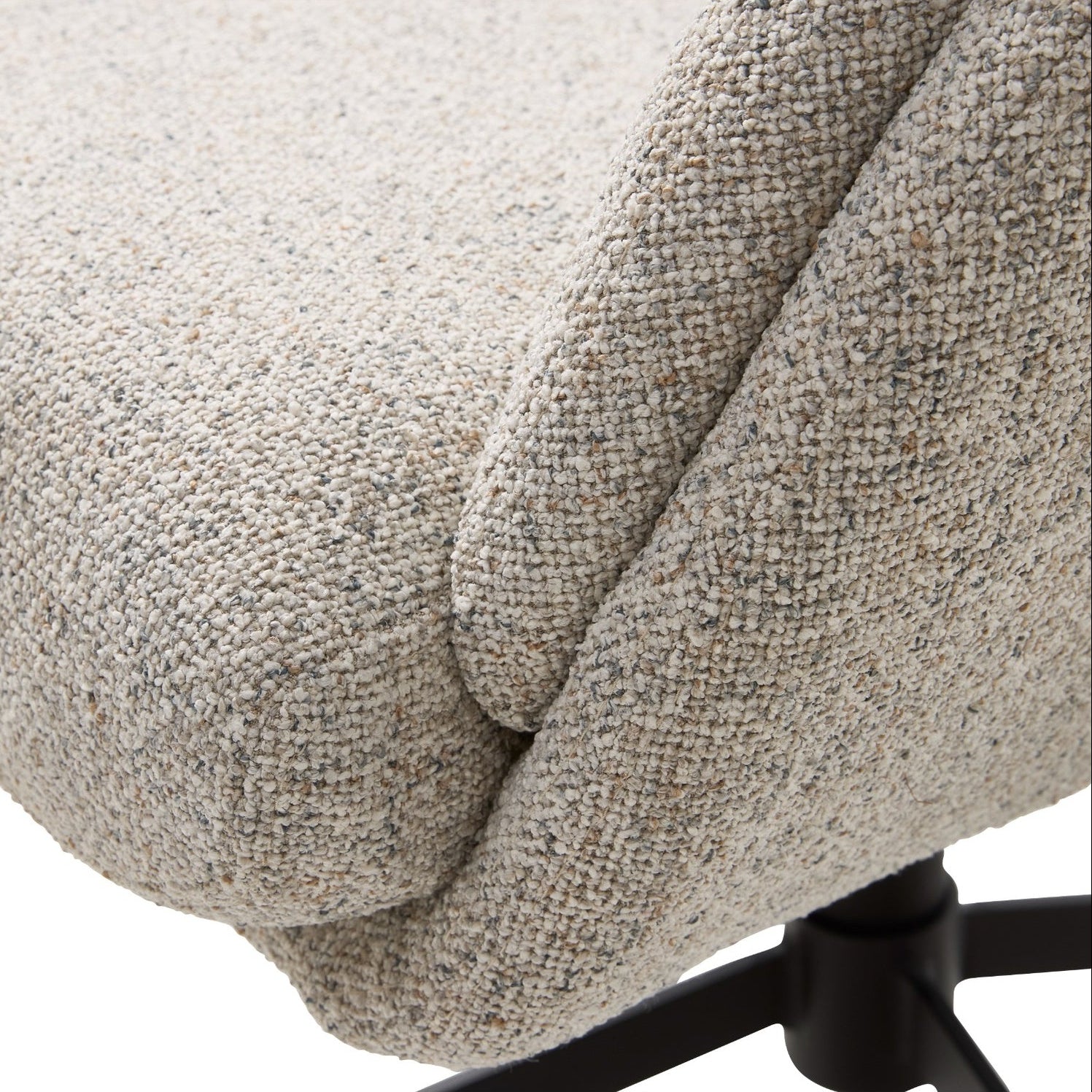 TUREBE | כורסת מנהלים מעוצבת עם הדום תואם