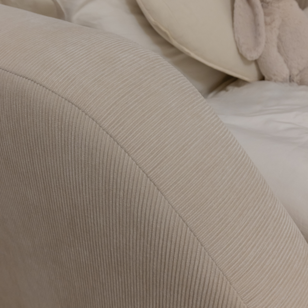 REKU | מיטת ילדים מרופדת בעיצוב מודרני