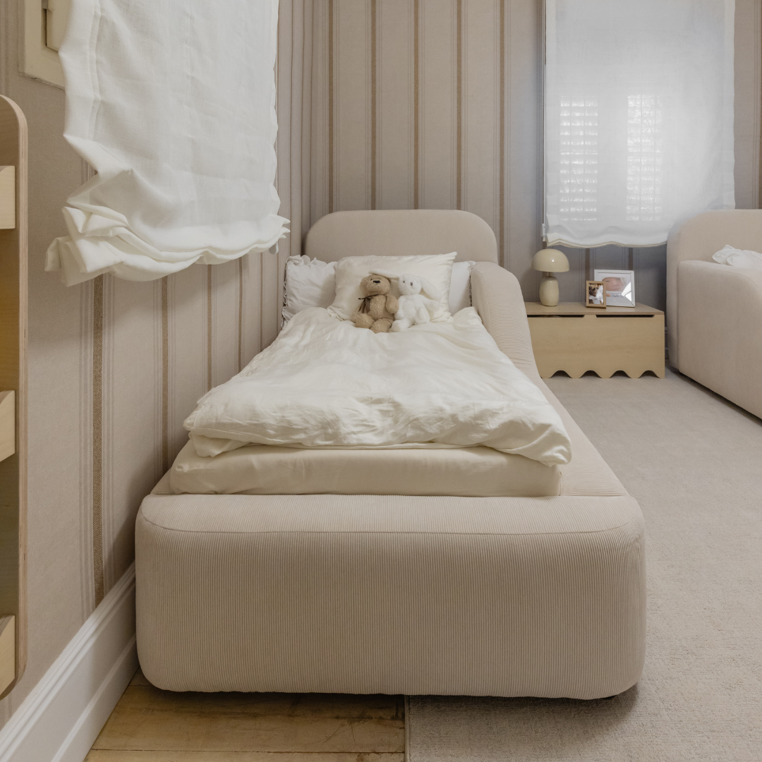REKU | מיטת ילדים מרופדת בעיצוב מודרני