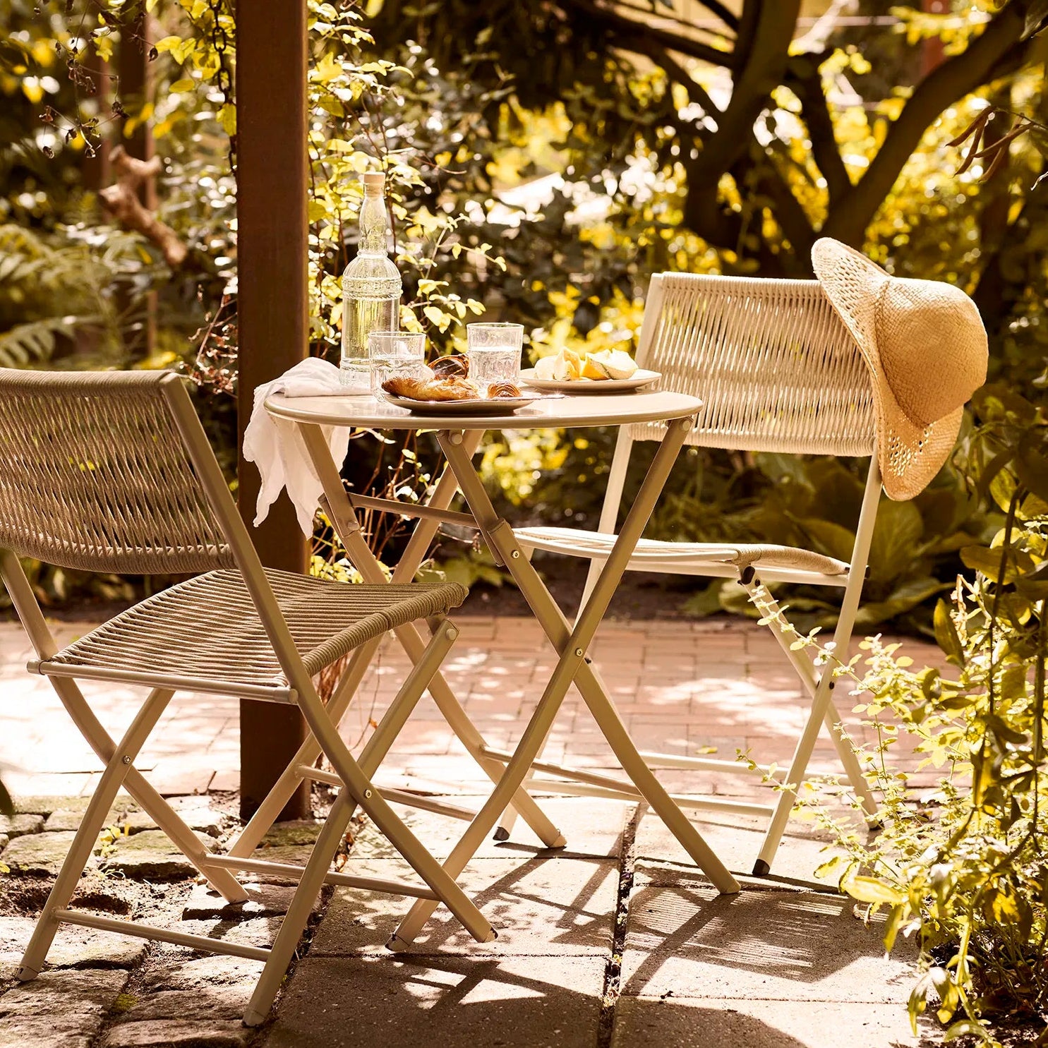 VEX | סט ביסטרו של שולחן ושני כיסאות לגינה - KUALA