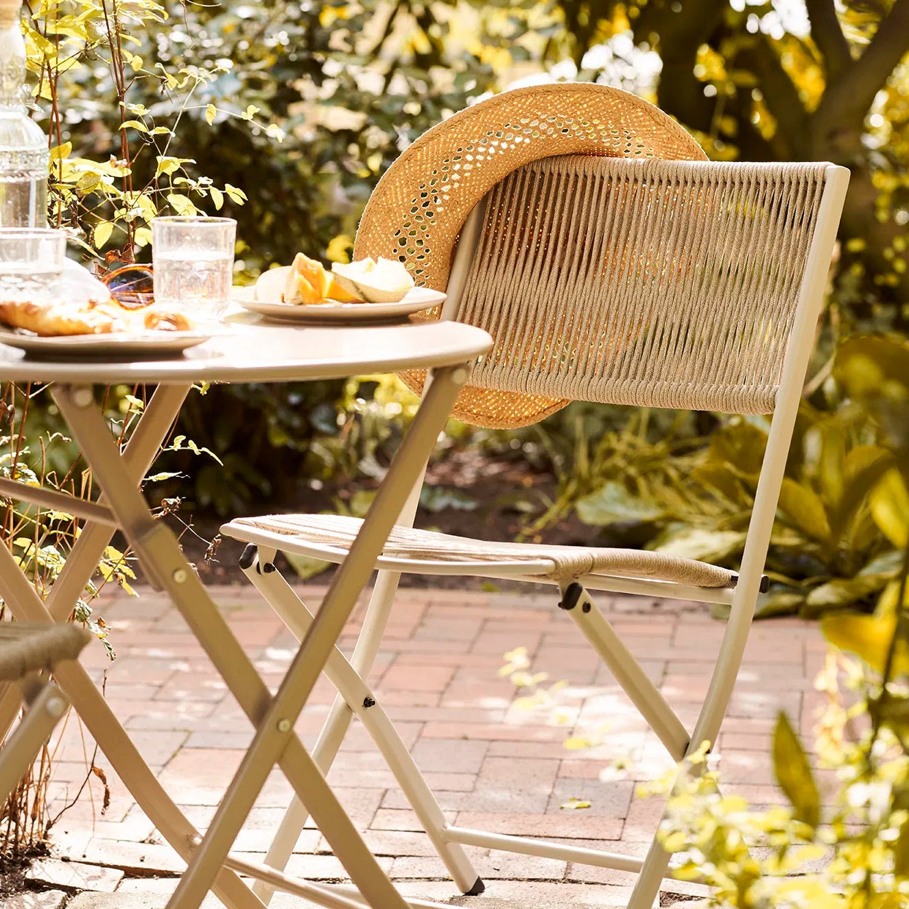 VEX | סט ביסטרו של שולחן ושני כיסאות לגינה - KUALA