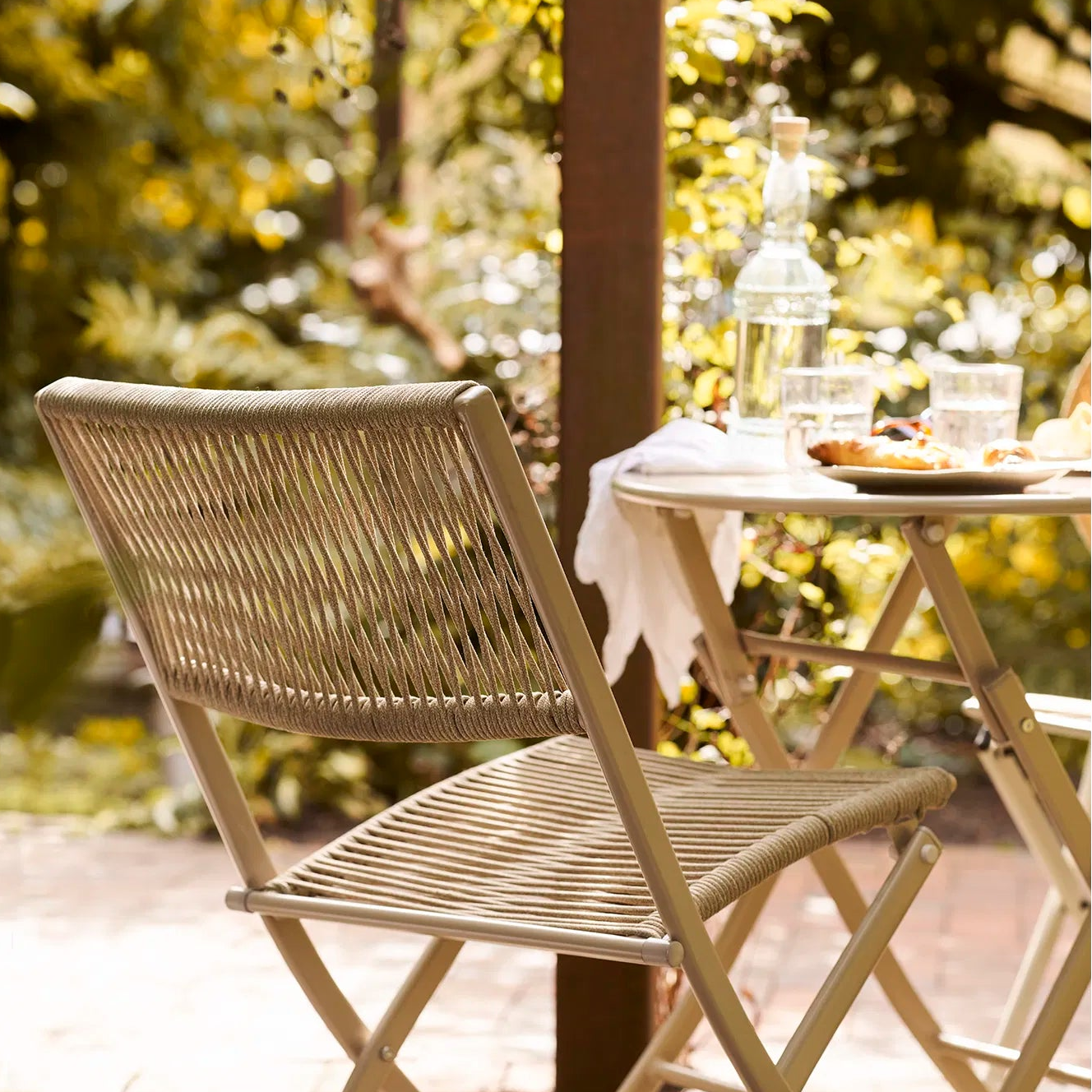 VEX | סט ביסטרו של שולחן ושני כיסאות לגינה - KUALA