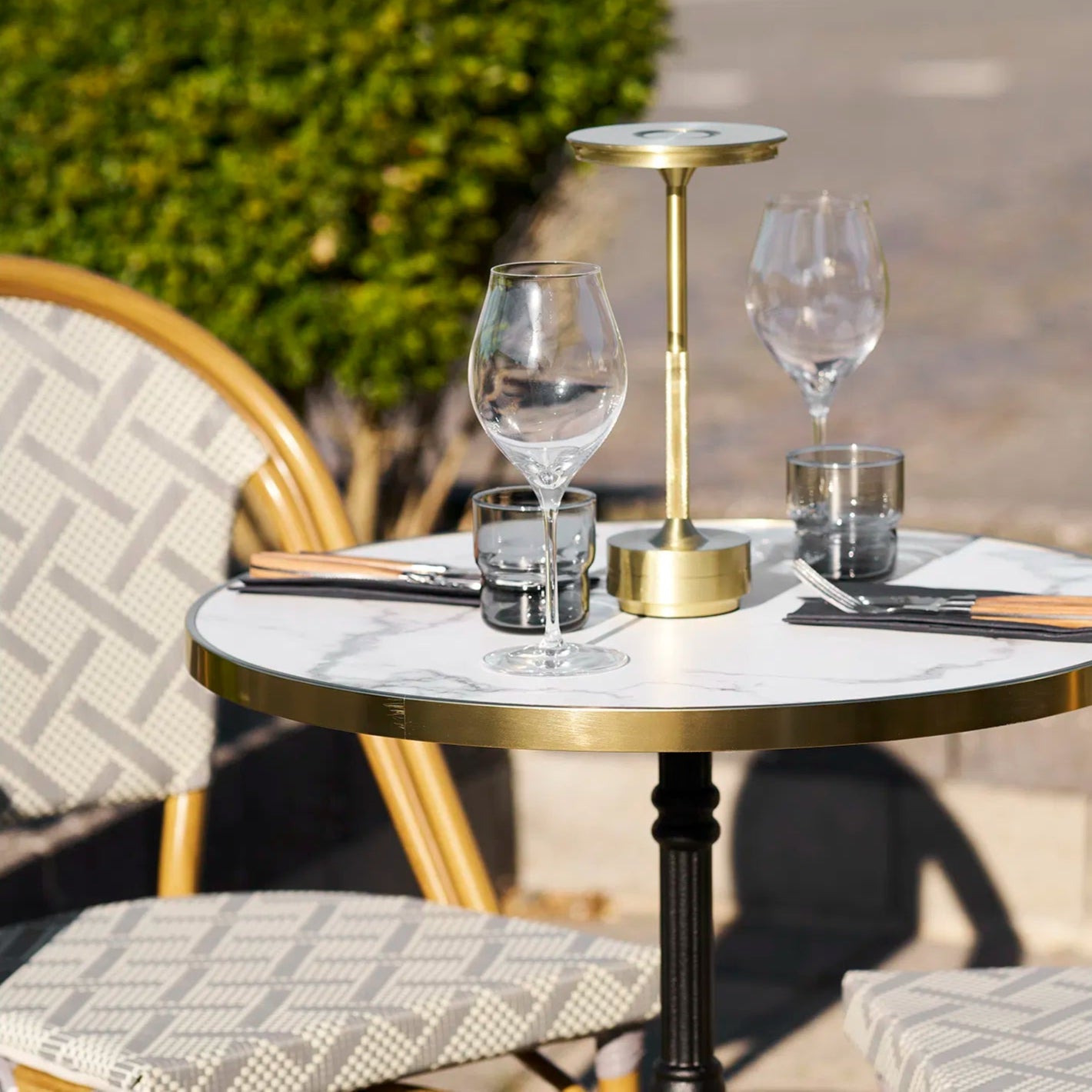 ZOROKU | שולחן ביסטרו עגול מעץ ומתכת, קוטר 60 ס"מ