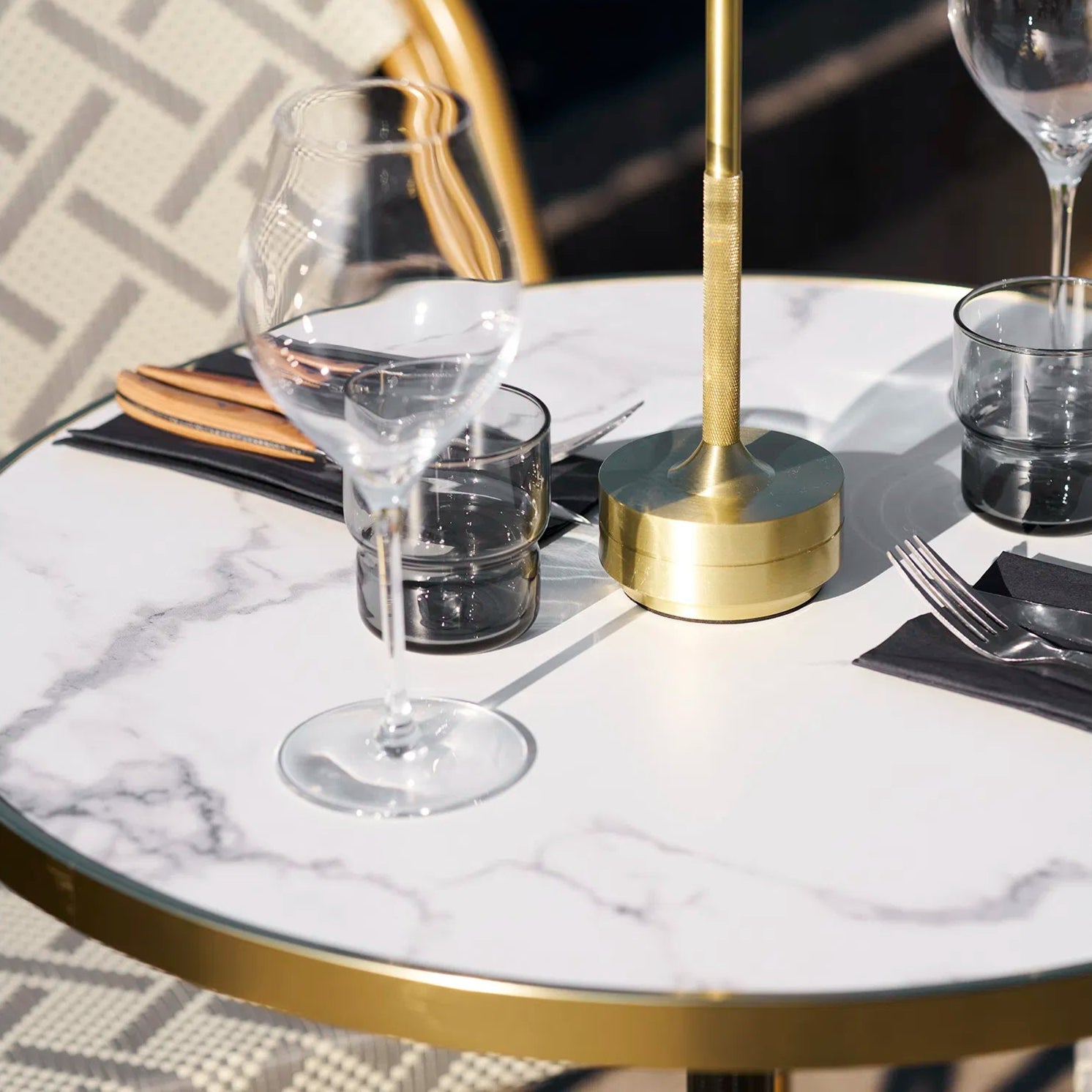 ZOROKU | שולחן ביסטרו עגול מעץ ומתכת, קוטר 60 ס"מ