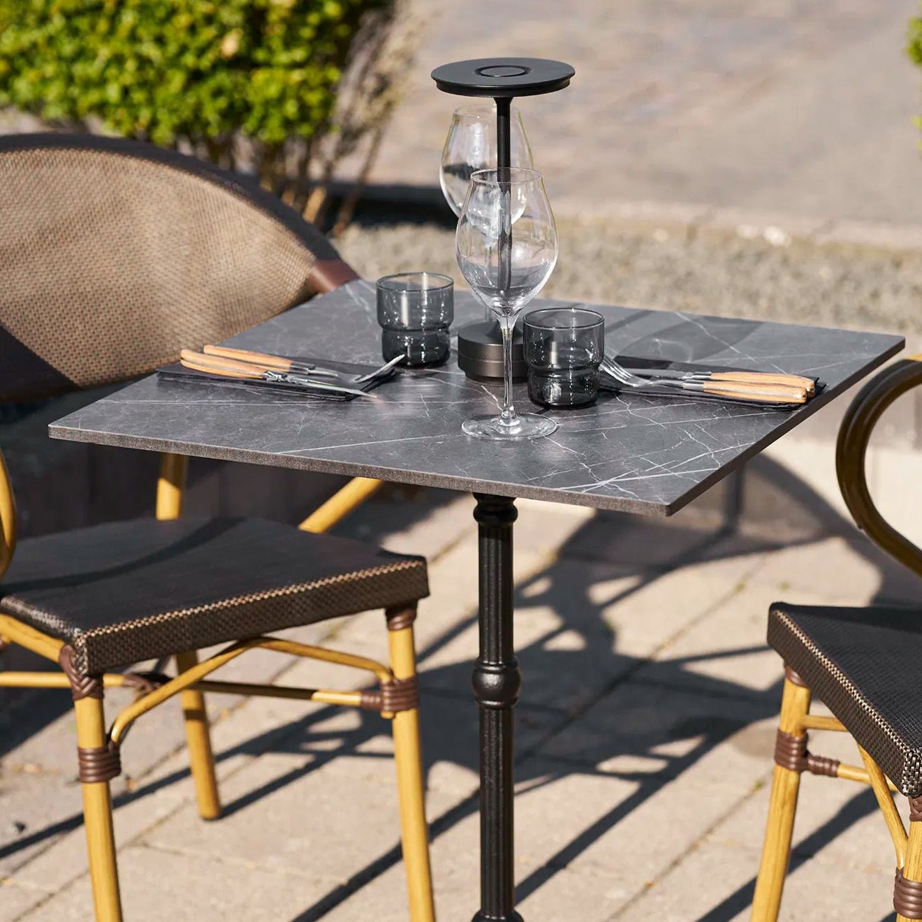 YEBORO | שולחן ביסטרו ריבועי מעץ ומתכת, 60/60 ס"מ, עד 2 סועדים