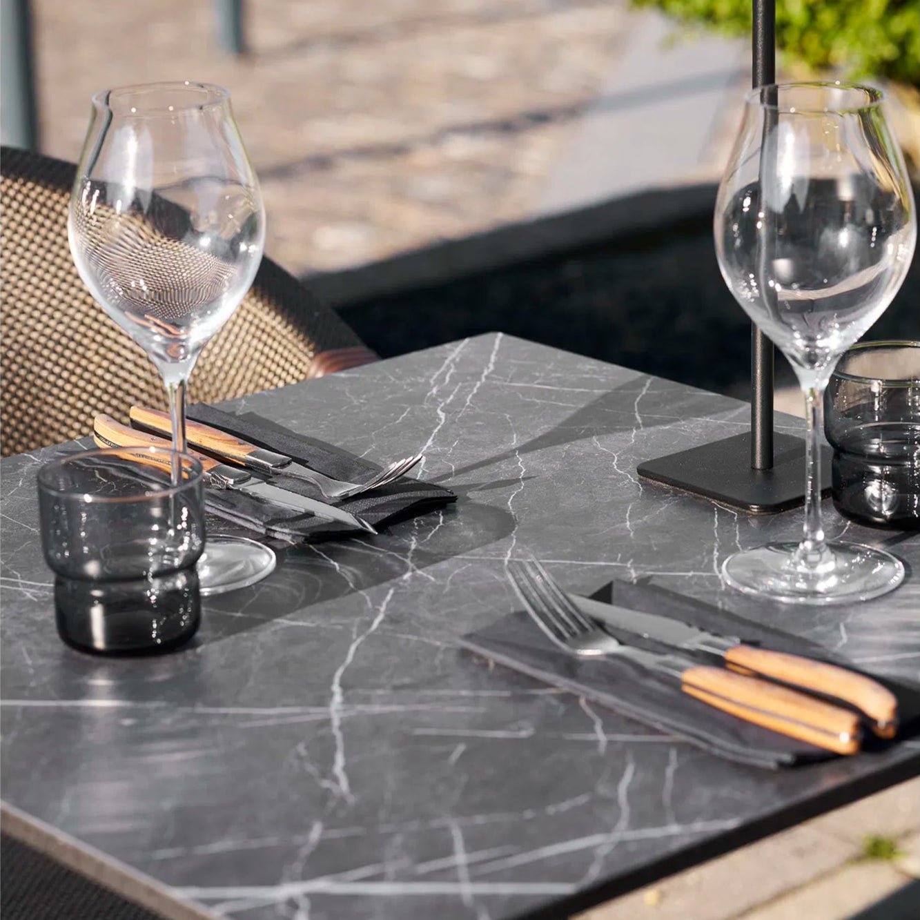 YEBORO | שולחן ביסטרו ריבועי מעץ ומתכת, 60/60 ס"מ, עד 2 סועדים