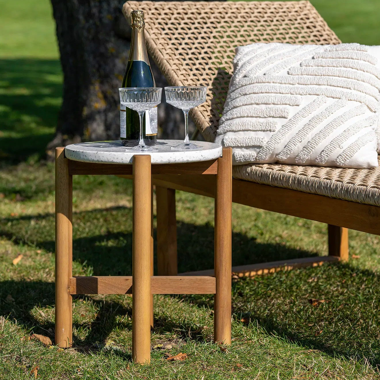 OLO | שולחן צד מעץ שיטה ואבן טרצו, קוטר 37 ס"מ - KUALA