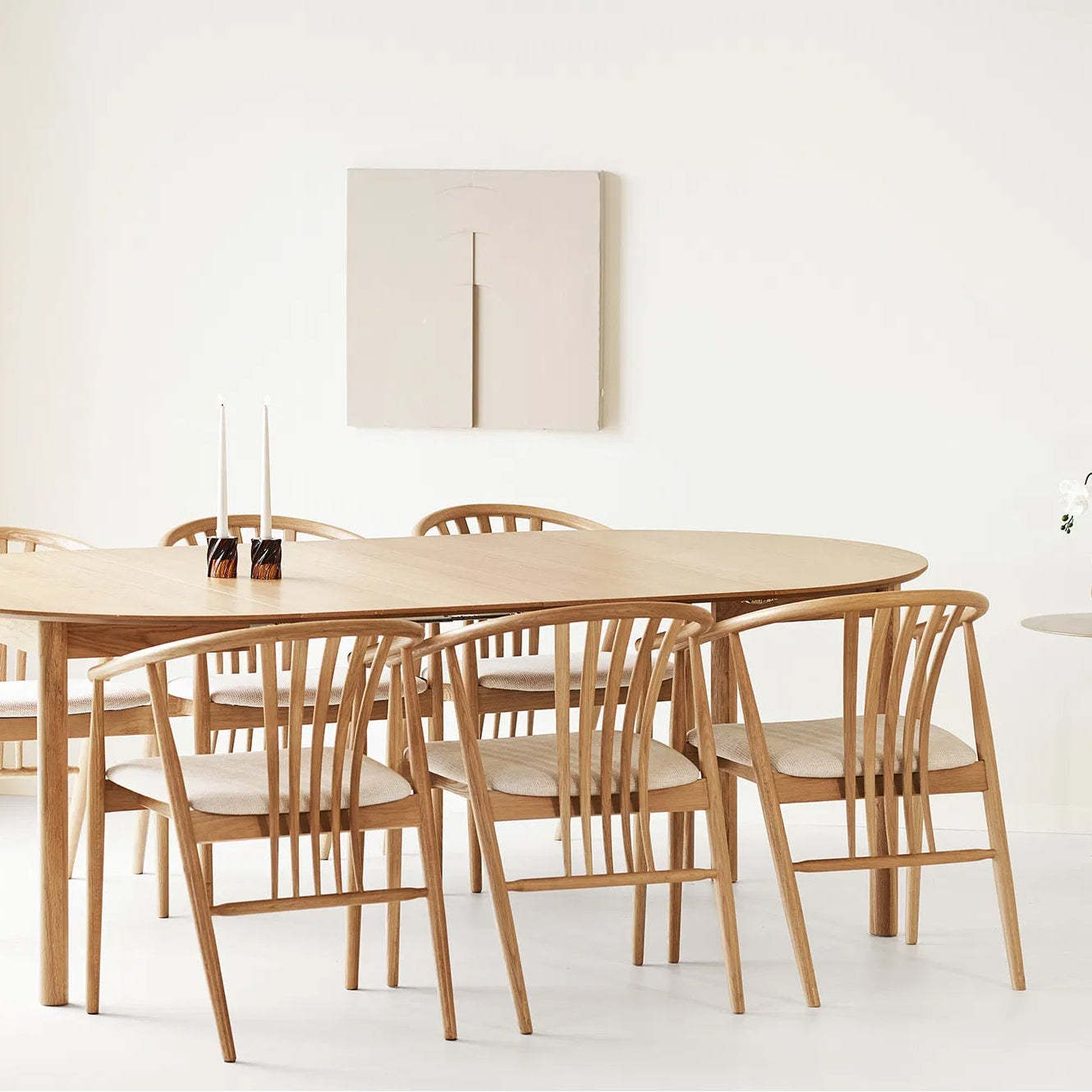 ARISKAR | שולחן אוכל עגול קוטר 120 ס"מ, נפתח ל-220 ס"מ עם 6 כסאות - KUALA