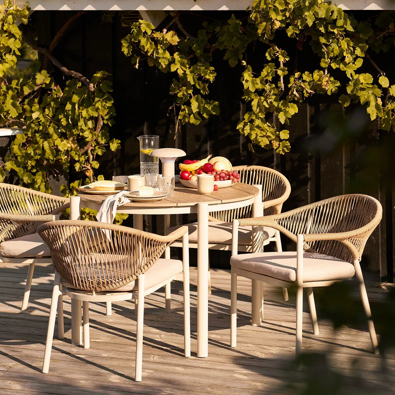 VANA | סט שולחן וארבעה כיסאות אוכל לחוץ - KUALA