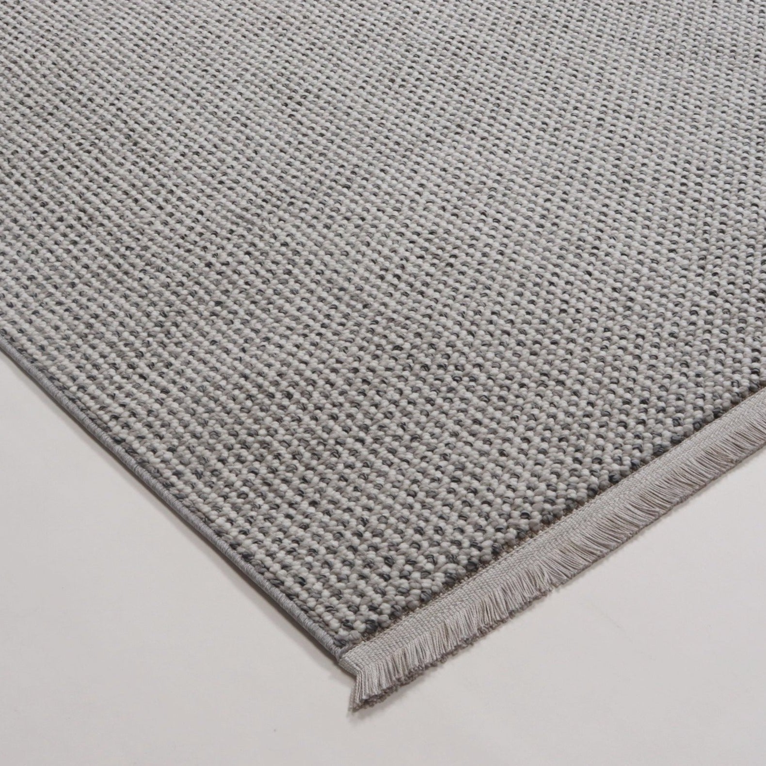 LIZETTE | שטיח ארוג מעוטר בפרנזים בקצוות