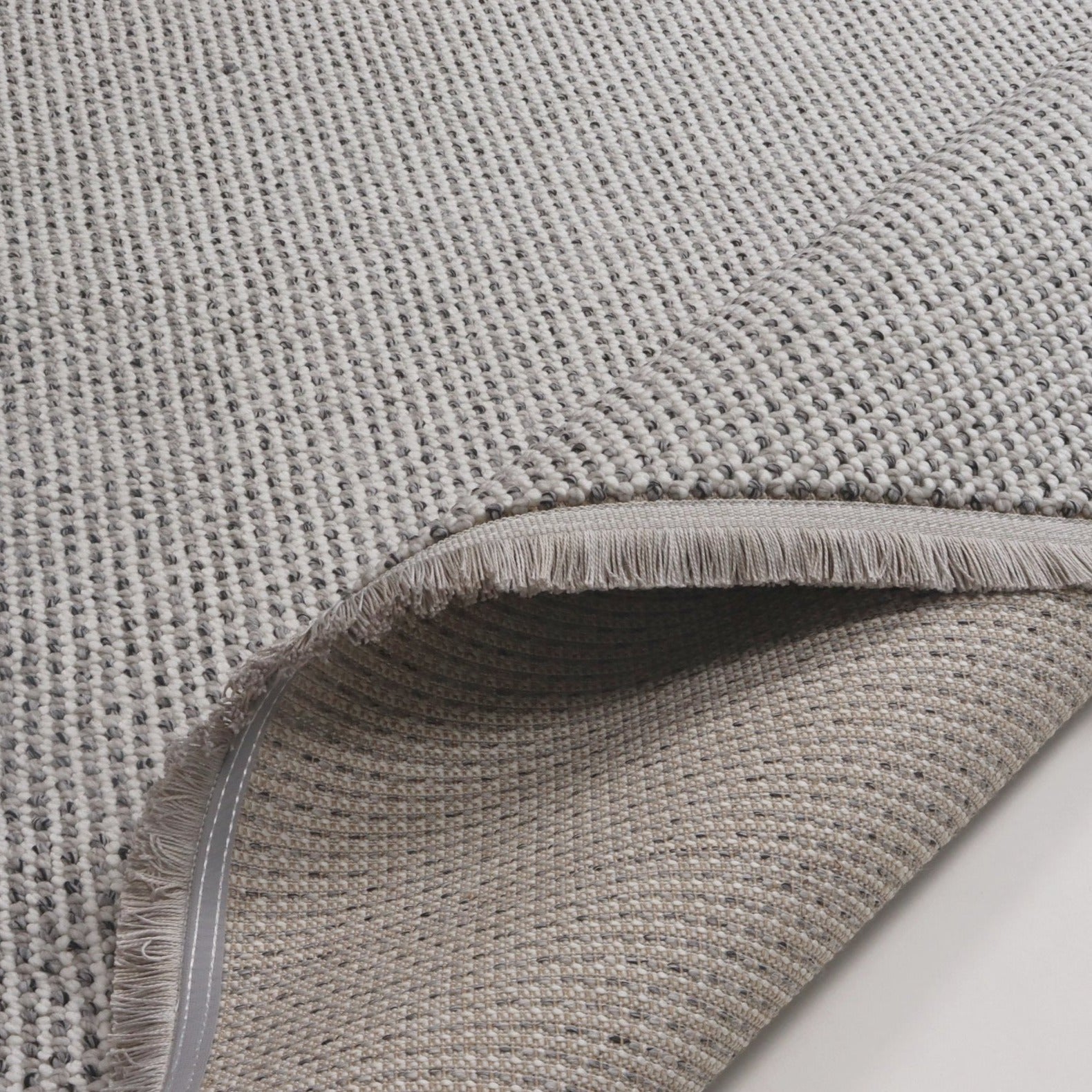 LIZETTE | שטיח ארוג מעוטר בפרנזים בקצוות