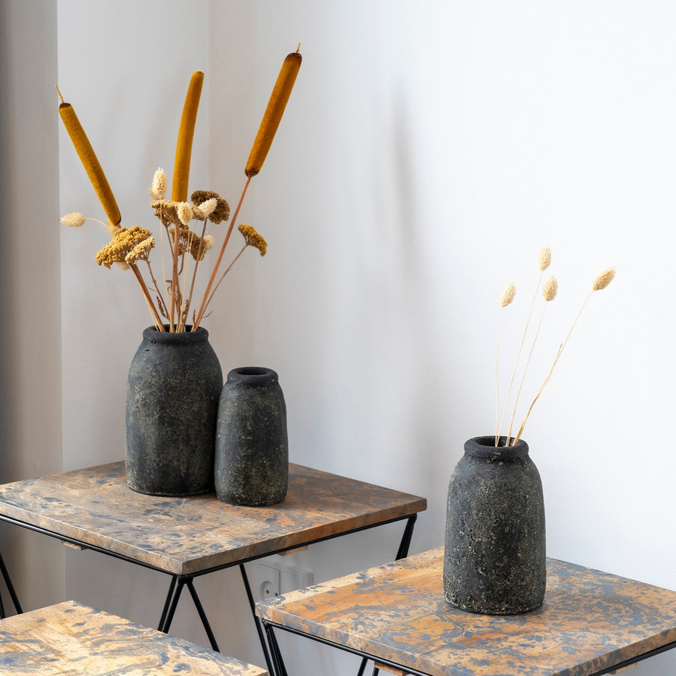 MAKO | סט 3 אגרטלים בגוון פחם ובמראה עתיק טבעי