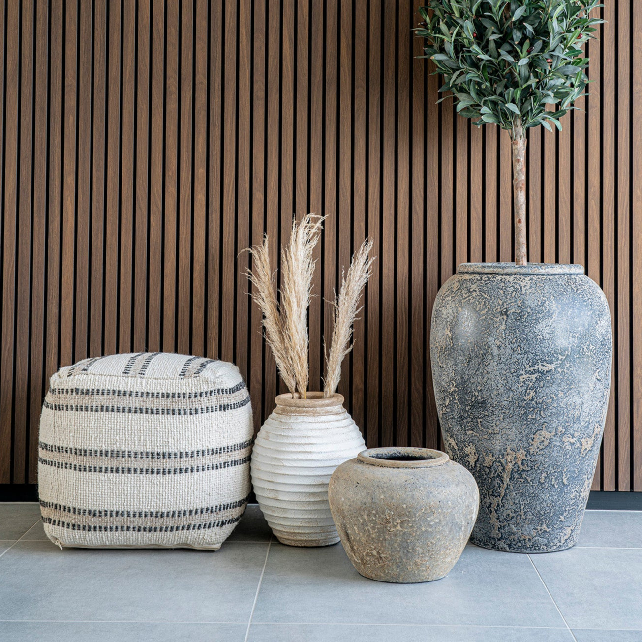 RUNE | אגרטל טרקוטה בגימור אפור עתיק