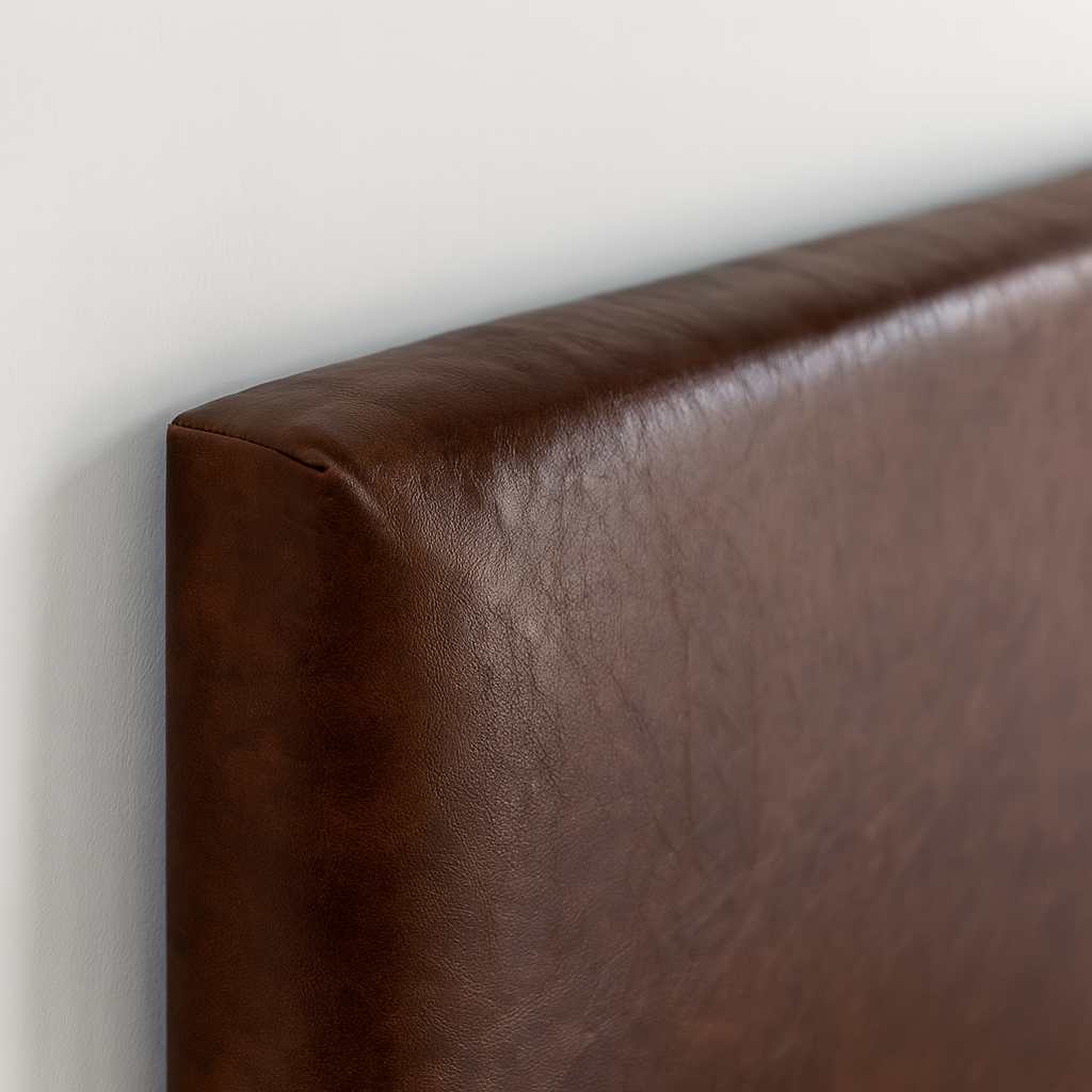 DRAMA | מיטה מרופדת בבד דמוי-עור ובעיצוב נורדי