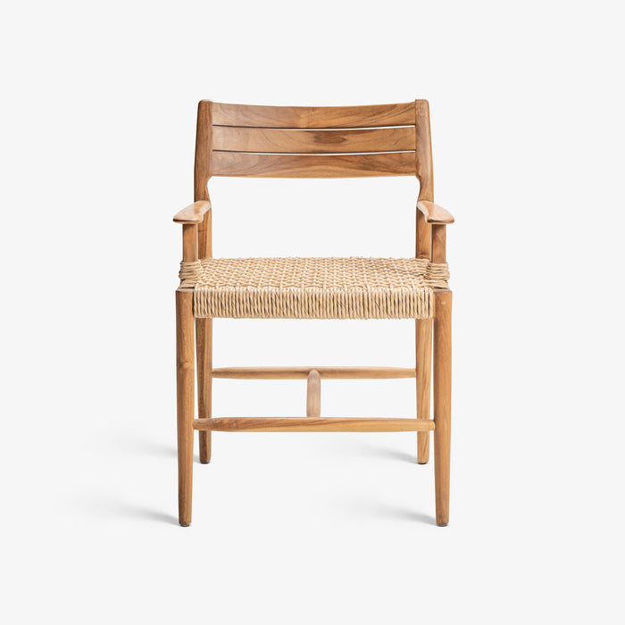 CATANZARO | כיסא מעוצב מעץ בשילוב ראטן בגוון טבעי בהיר ומשענות יד