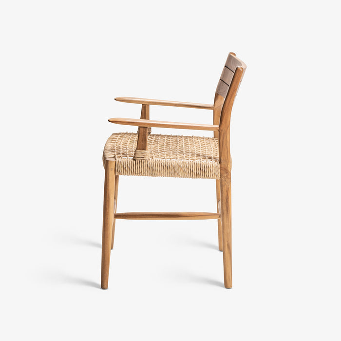 CATANZARO | כיסא מעוצב מעץ בשילוב ראטן בגוון טבעי בהיר ומשענות יד