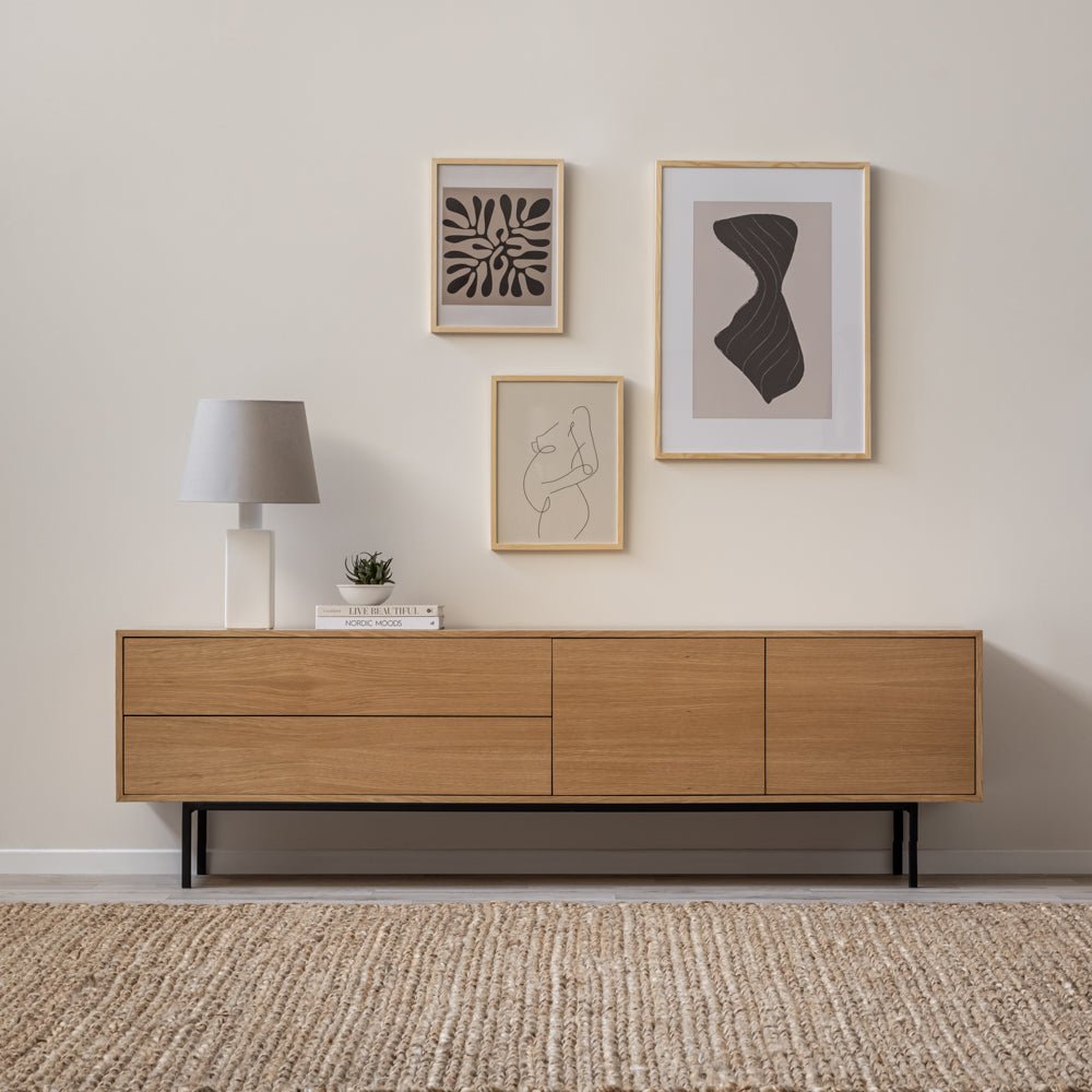 KAMER | מזנון מודרני מעץ ומתכת, עם מגירות ומדפים סגורים