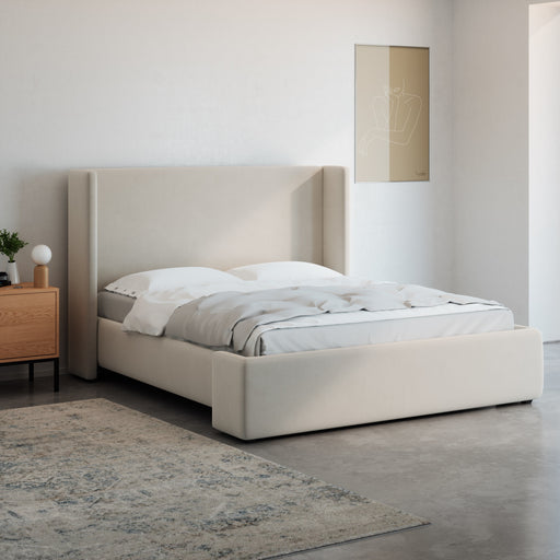 מעבר לעמוד מוצר PAGANA | מיטה מרופדת בגוון בהיר עם גב מעוצב בגודל 160X200