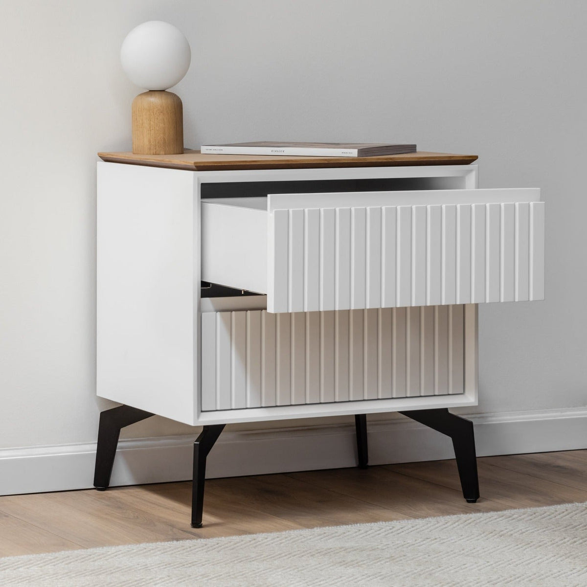 GENOA NIGHTSTAND | שידת לילה מעץ ומתכת 52/40 ס"מ, עם מגירות