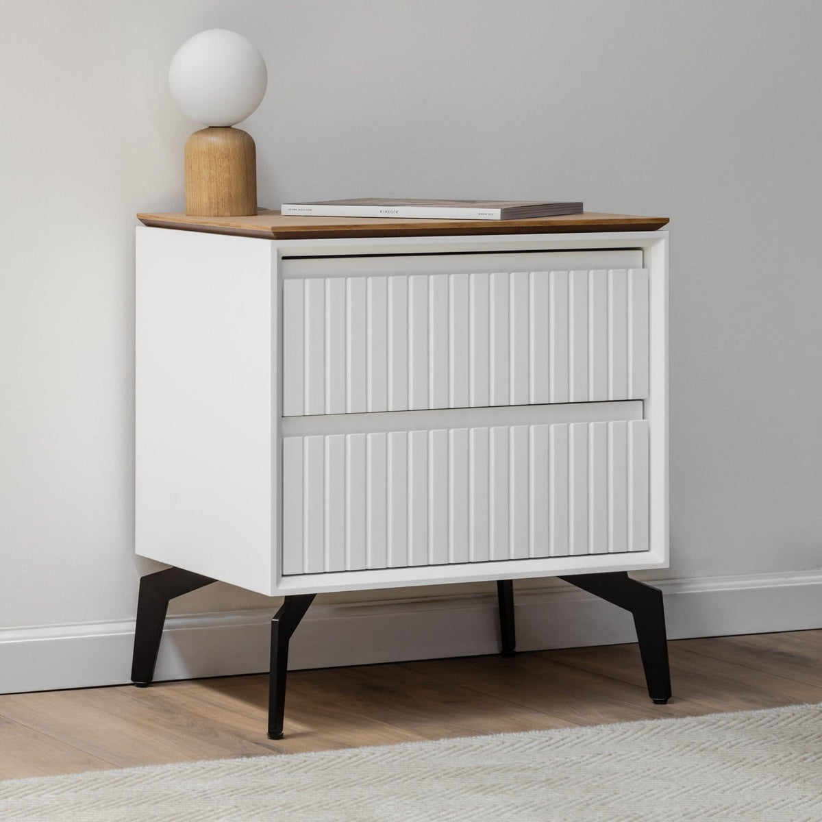 GENOA NIGHTSTAND | שידת לילה מעץ ומתכת 52/40 ס"מ, עם מגירות