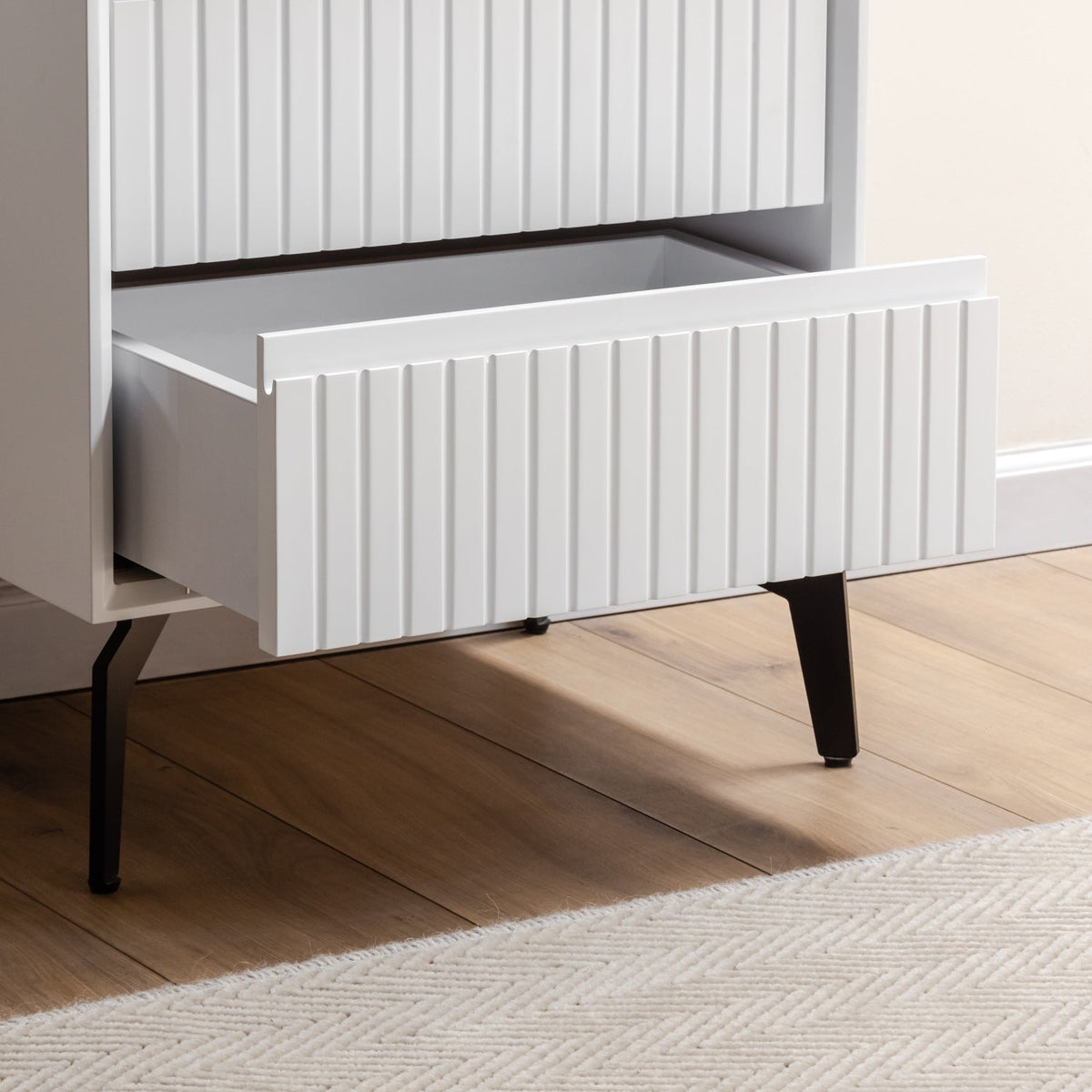 GENOA NIGHTSTAND | שידת לילה מעץ ומתכת 52/40 ס"מ, עם מגירות