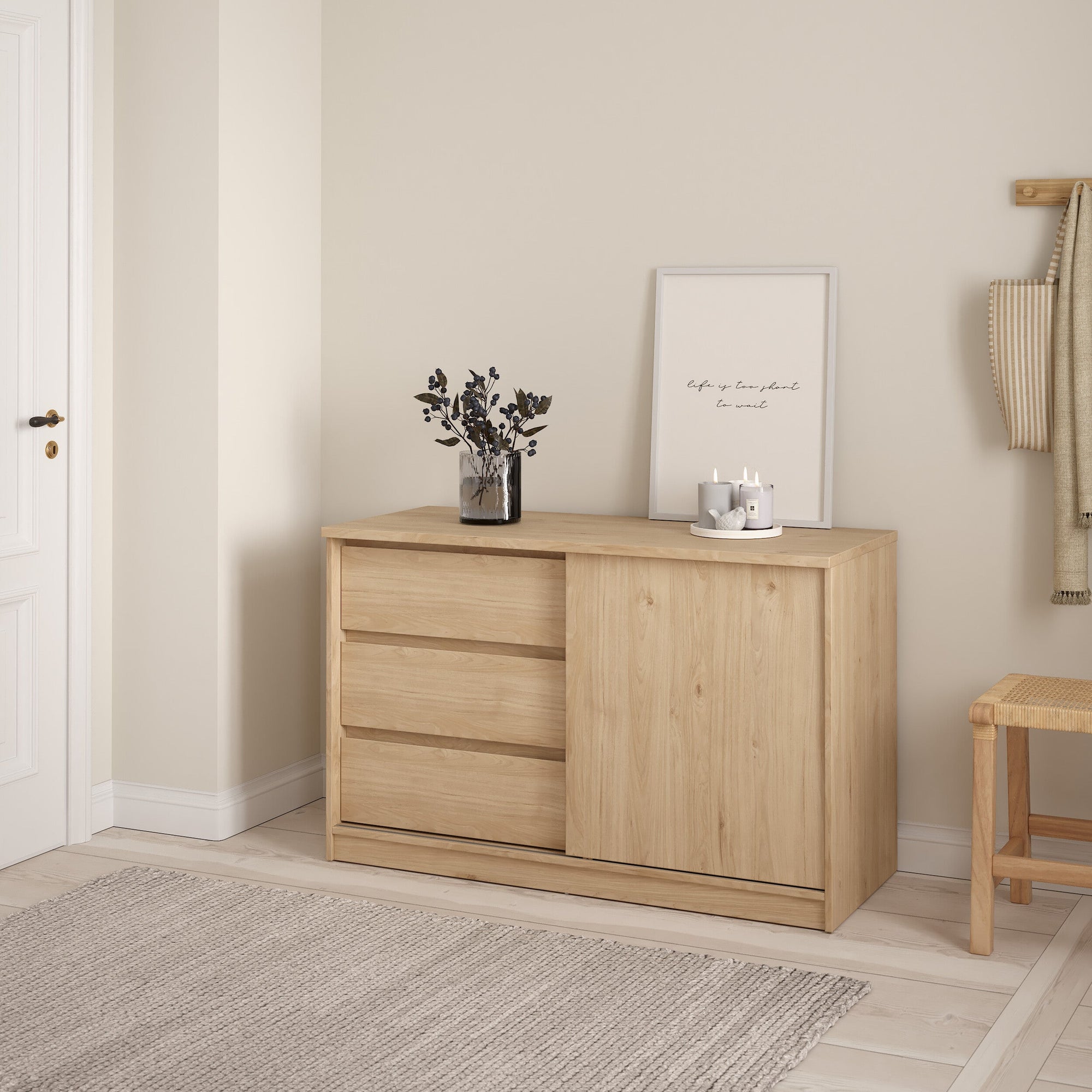 RIKES | שידת אחסון ממלמין, עם 3 מגירות ומדפים סגורים