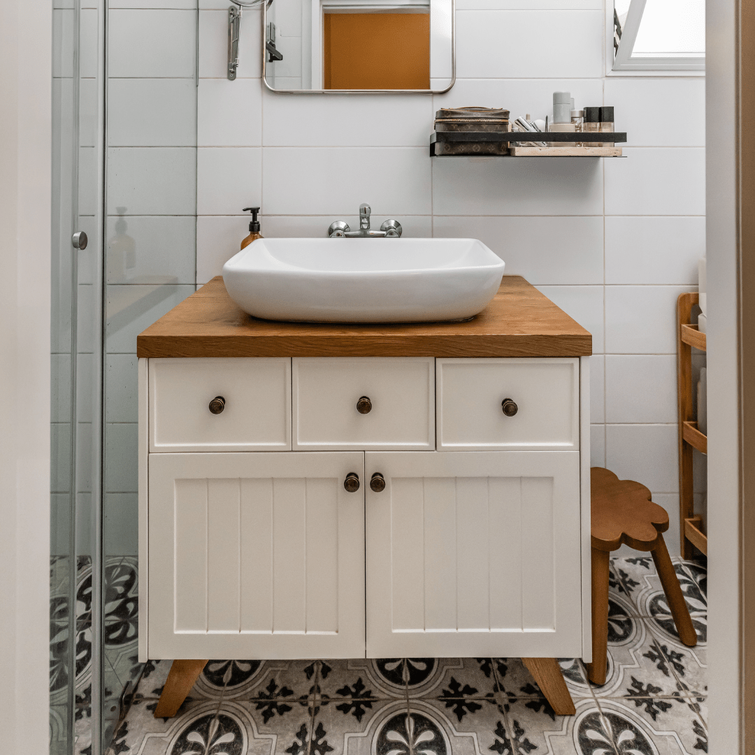 VAIL | ארון אמבטיה כפרי בשילוב עץ אלון מלא