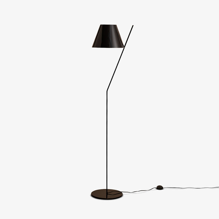KUKUI | מנורת עמידה מעוצבת בסגנון מודרני