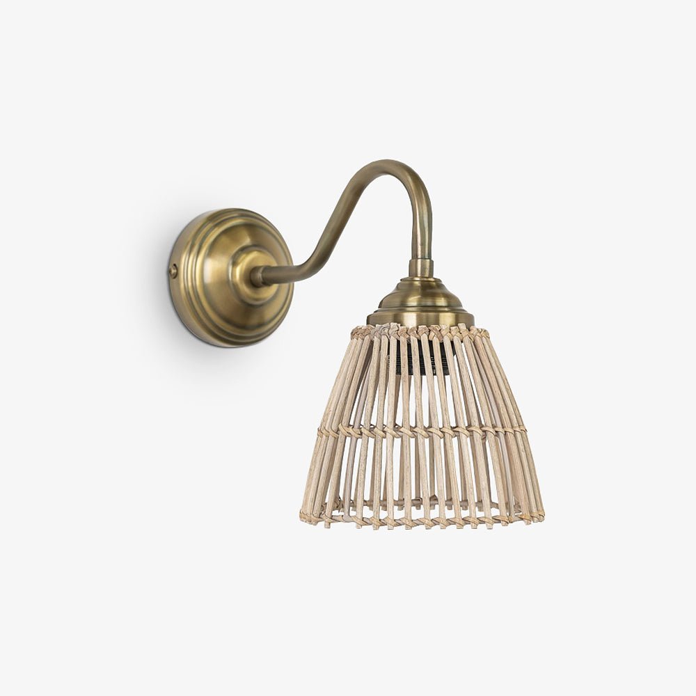 NUSUYE | מנורת קיר ממתכת בשילוב ראטן