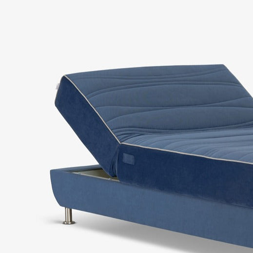 REY | מיטה וחצי מתכווננת חשמלית בגוון כחול, עם תיפורי קדר